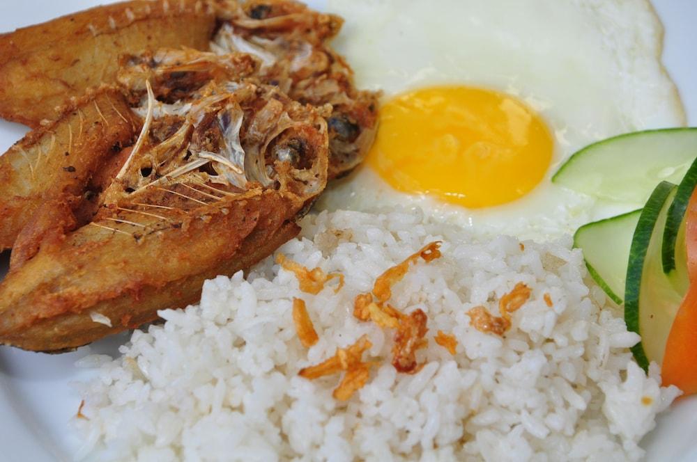 โรงแรมบูซอนกา ไอส์แลนด์ พาราไดส์ โกรอน ภายนอก รูปภาพ