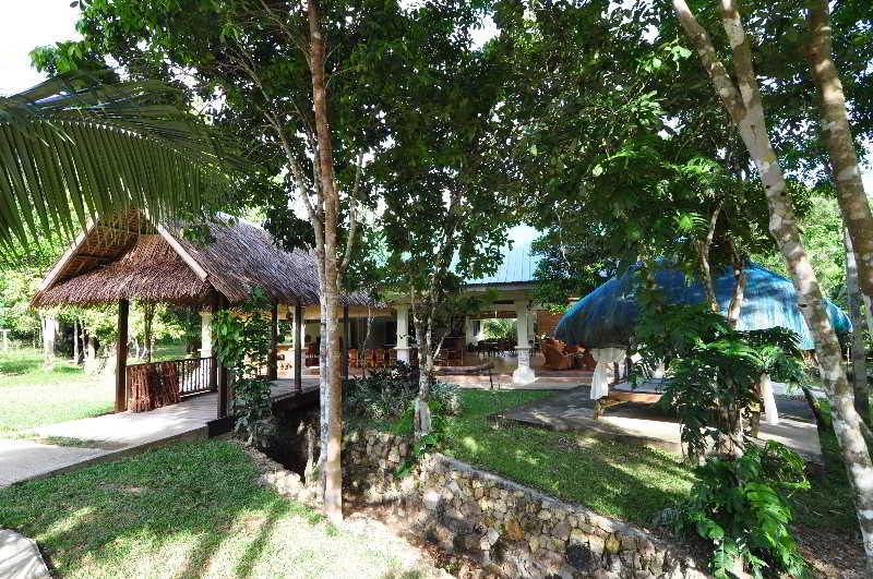 โรงแรมบูซอนกา ไอส์แลนด์ พาราไดส์ โกรอน ภายนอก รูปภาพ